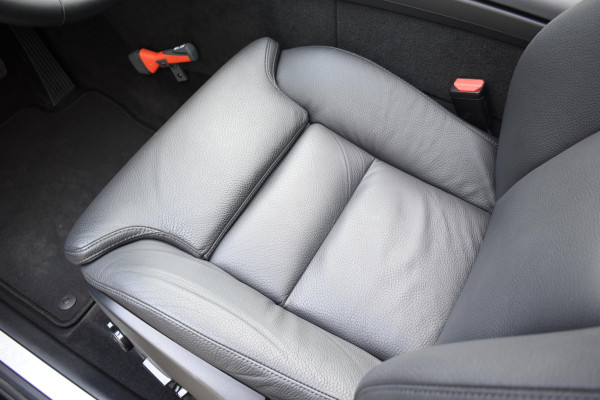 Volvo XC60 T6 350PK Automaat Plug-in Hybrid AWD Plus Dark / Navigatie / 360 Camera / Adaptieve Cruise Control / Stuur & Stoelverwarming / Elektr. Achterklep / Schuifdak / Trekhaak