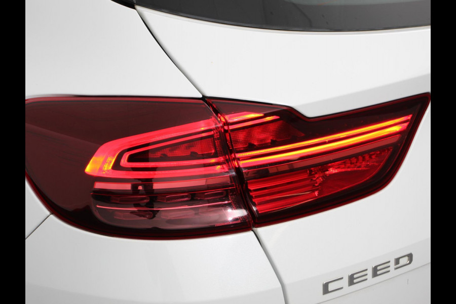 Kia Ceed Sportswagon 1.6 GDI PHEV DynamicLine Climate control | Adaptieve cruise control | Stuur verwarming | Stoel verwarming | Parkeersensoren | Achteruitrijcamera | Apple Carplay/ Android Auto
