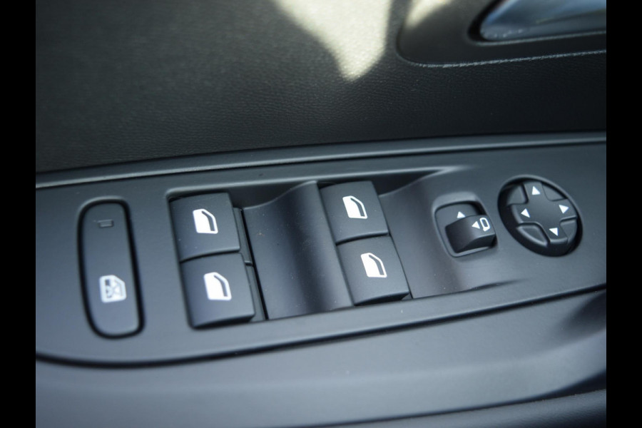 Peugeot 208 1.2 Hybrid 110 e-DCS6 GT | PACK DRIVE ASSIST PLUS | VISION & NAVIGTION PACK |