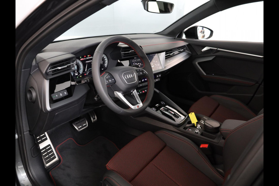 Audi A3 Sportback 45 TFSI e S edition Competition 272 pk SOH 100% S-tronic| Navigatie | Panoramadak | Private lease vanaf €798,- | Achteruitrijcamera | Adaptieve cruise control | Matrix LED koplampen |