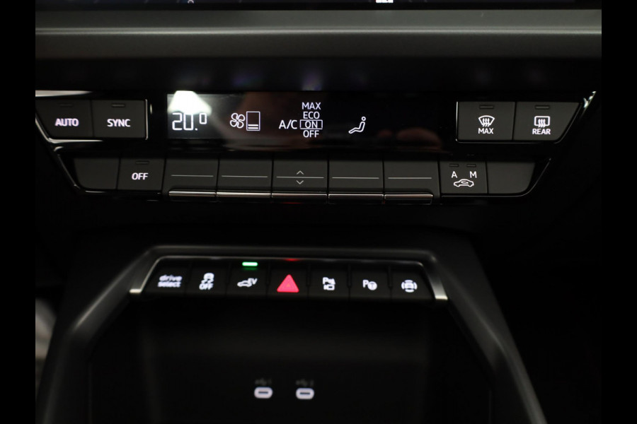 Audi A3 Sportback 45 TFSI e S edition Competition 272 pk SOH 100% S-tronic| Navigatie | Panoramadak | Private lease vanaf €798,- | Achteruitrijcamera | Adaptieve cruise control | Matrix LED koplampen |
