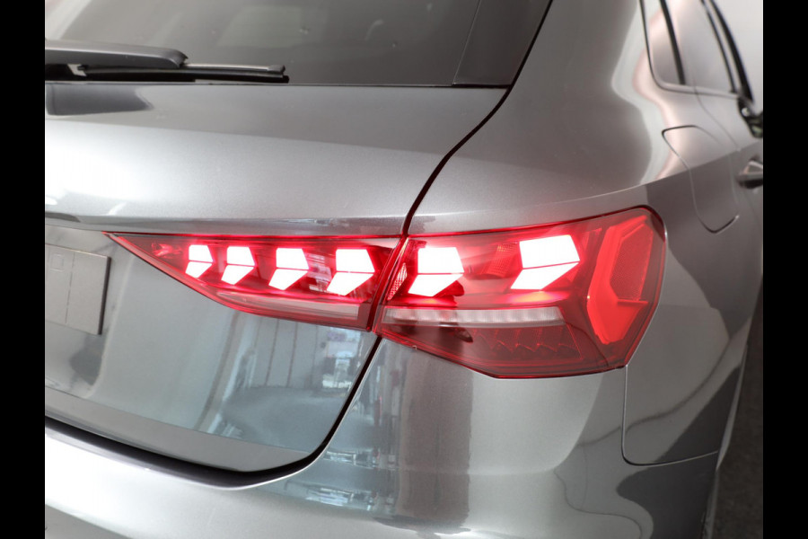 Audi A3 Sportback 45 TFSI e S edition Competition 272 pk SOH 100% S-tronic| Navigatie | Panoramadak | Private lease vanaf €798,- | Achteruitrijcamera | Adaptieve cruise control | Matrix LED koplampen |