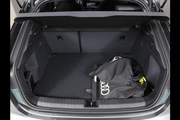 Audi A3 Sportback 45 TFSI e S edition Competition 272 pk SOH 100% S-tronic| Navigatie | Panoramadak | Private lease vanaf €798,- | Achteruitrijcamera | Adaptieve cruise control | Matrix LED koplampen |