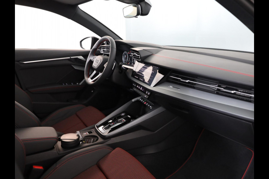 Audi A3 Sportback 45 TFSI e S edition Competition 272 pk SOH 100% S-tronic| Navigatie | Panoramadak | Private lease vanaf €798,- | Achteruitrijcamera | Adaptieve cruise control | Matrix LED koplampen |