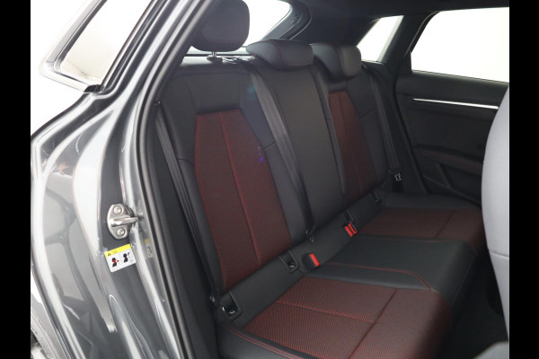Audi A3 Sportback 45 TFSI e S edition Competition 272 pk SOH 100% S-tronic| Navigatie | Panoramadak | Private lease vanaf €798,- | Achteruitrijcamera | Adaptieve cruise control | Matrix LED koplampen |