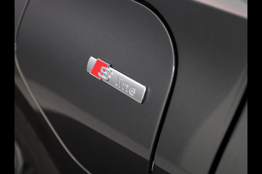 Audi A3 Sportback 45 TFSI e S edition Competition 272 pk SOH 100% S-tronic| Navigatie | Panoramadak | Private lease vanaf €798,- | Achteruitrijcamera | Adaptieve cruise control | Matrix LED koplampen |