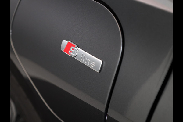 Audi A3 Sportback 45 TFSI e S edition Competition 272 pk SOH 100% S-tronic| Navigatie | Panoramadak | Private lease vanaf €798,- | Achteruitrijcamera | Adaptieve cruise control | Matrix LED koplampen |