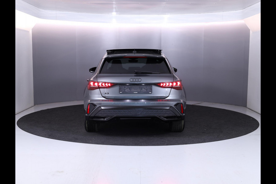 Audi A3 Sportback 45 TFSI e S edition Competition 272 pk SOH 100% S-tronic| Navigatie | Panoramadak | Private lease vanaf €798,- | Achteruitrijcamera | Adaptieve cruise control | Matrix LED koplampen |