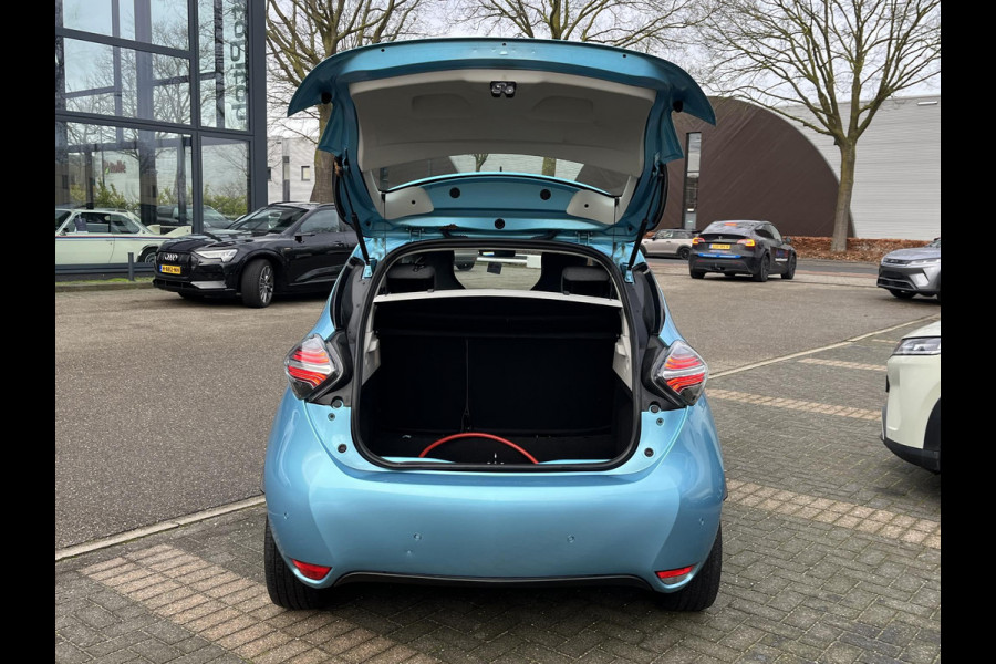 Renault ZOE R135 Intens 52 kWh VAN: €16.900- VOOR: €13.877,- UW EINDEJAARSVOORDEEL: €3.023 |SOH 94% KOOPACCU | 3-FASE LADER + SNELLAADFUNCTIE | STOEL + STUURWIELVERWARMING | CAMERA | NAVI |Rijklaar geleverd met 12 maanden BOVAG-garantie