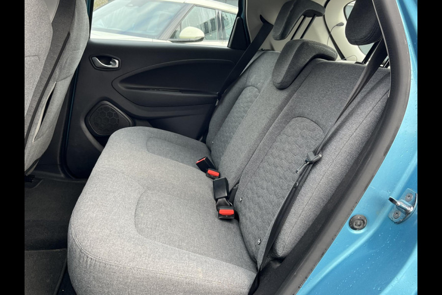 Renault ZOE R135 Intens 52 kWh VAN: €16.900- VOOR: €13.877,- UW EINDEJAARSVOORDEEL: €3.023 |SOH 94% KOOPACCU | 3-FASE LADER + SNELLAADFUNCTIE | STOEL + STUURWIELVERWARMING | CAMERA | NAVI |Rijklaar geleverd met 12 maanden BOVAG-garantie