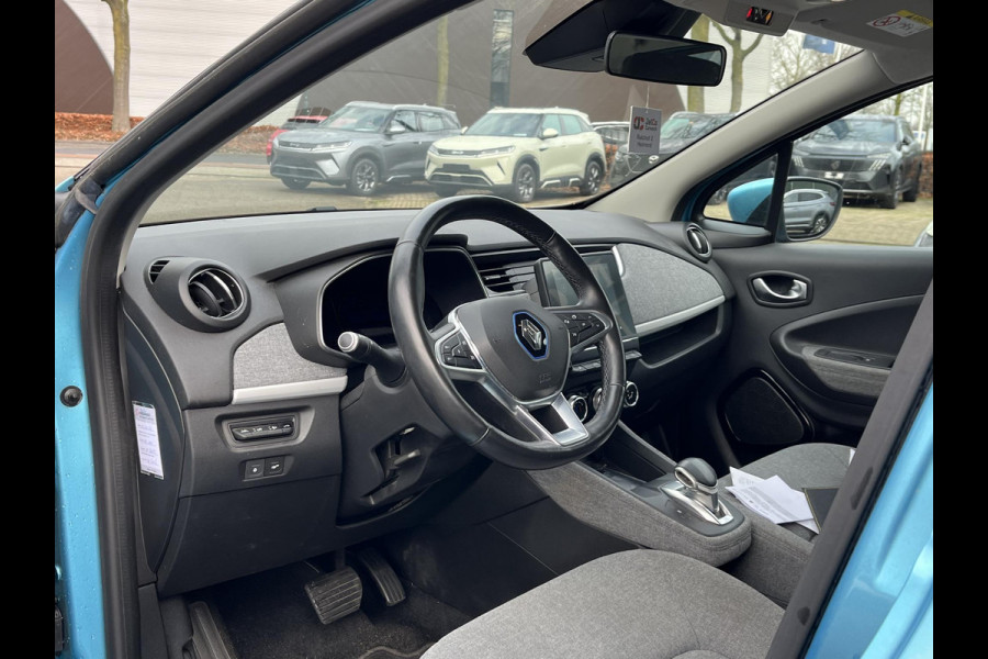 Renault ZOE R135 Intens 52 kWh VAN: €16.900- VOOR: €13.877,- UW EINDEJAARSVOORDEEL: €3.023 |SOH 94% KOOPACCU | 3-FASE LADER + SNELLAADFUNCTIE | STOEL + STUURWIELVERWARMING | CAMERA | NAVI |Rijklaar geleverd met 12 maanden BOVAG-garantie