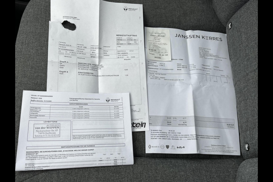 Renault ZOE R135 Intens 52 kWh VAN: €16.900- VOOR: €13.877,- UW EINDEJAARSVOORDEEL: €3.023 |SOH 94% KOOPACCU | 3-FASE LADER + SNELLAADFUNCTIE | STOEL + STUURWIELVERWARMING | CAMERA | NAVI |Rijklaar geleverd met 12 maanden BOVAG-garantie