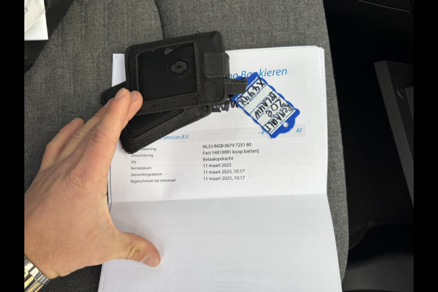 Renault ZOE R135 Intens 52 kWh VAN: €16.900- VOOR: €13.877,- UW EINDEJAARSVOORDEEL: €3.023 |SOH 94% KOOPACCU | 3-FASE LADER + SNELLAADFUNCTIE | STOEL + STUURWIELVERWARMING | CAMERA | NAVI |Rijklaar geleverd met 12 maanden BOVAG-garantie