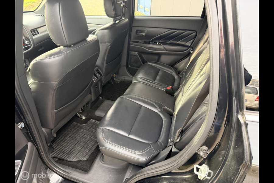 Mitsubishi Outlander 2.4 PHEV Instyle trekhaak allseason banden