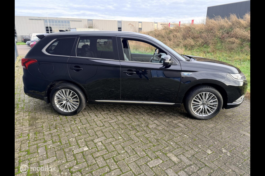 Mitsubishi Outlander 2.4 PHEV Instyle trekhaak allseason banden