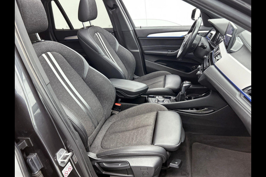 BMW X1 xDrive25e Exe.Ed. 221PK PLUG-In M Sport PANORAMADAK | AD-CRUISE | CAMERA