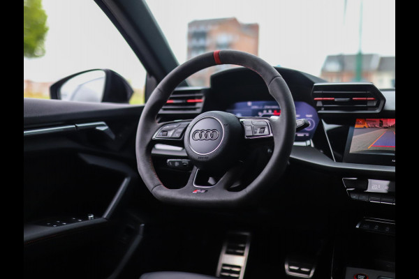 Audi RS 3 Limousine 2.5 TFSI A3 quattro | CT Carbon | RS-Dynamic | Matrix | Keyless | B&O | Leder | Camera