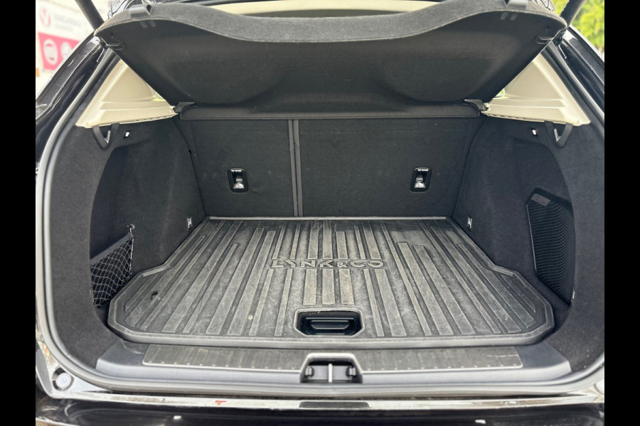 Lynk & Co 01 1.5 PHEV 261 PK AUTOMAAT BLACK EDITION (BOVAG/RIJKLAARPRIJS)