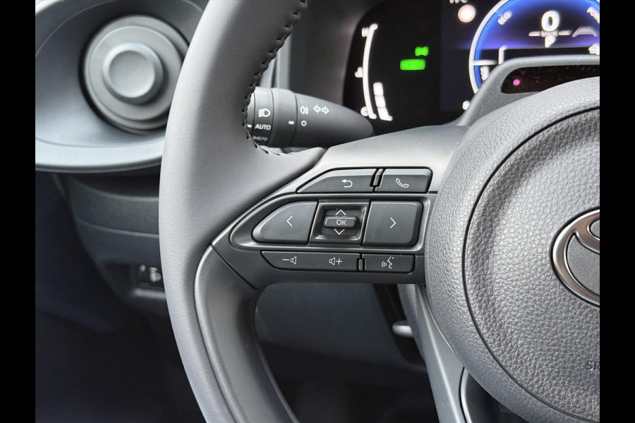 Toyota Aygo X 1.5 Hybrid Play | Celestite grey, Apple CarPlay/Android Auto, Parkeercamera, Adaptive cruise control