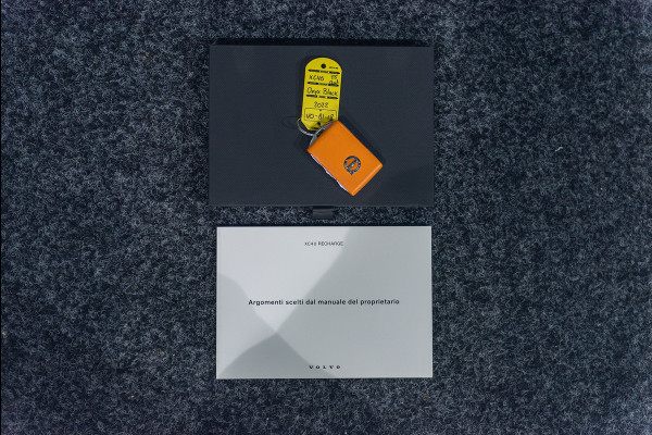 Volvo XC40 T5 Aut. Plug-in Hybrid R-Design CC Parkassist 262pk