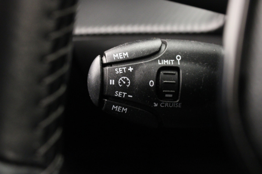 Peugeot 2008 1.2 PureTech Allure |Navi|Camera|