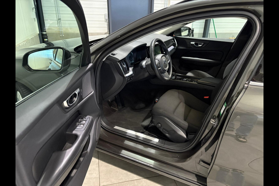 Volvo V60 B3 Aut. Momentum ACC Trekhaak Parkeercamera 164pk