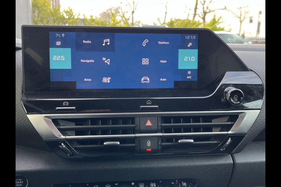 Citroën Ë-C4 Shine 50 kWh SOH 98% 3-FASE LADER | VAN: €19.900 VOOR: €17.877- UW EINDEJAARSVOORDEEL: €2.023| stuur + stoel verwarming | trekhaak | head-up display | Camera | keyles start & go | dodehoek | Rijklaar geleverd met 12 maanden BOVAG-garantie