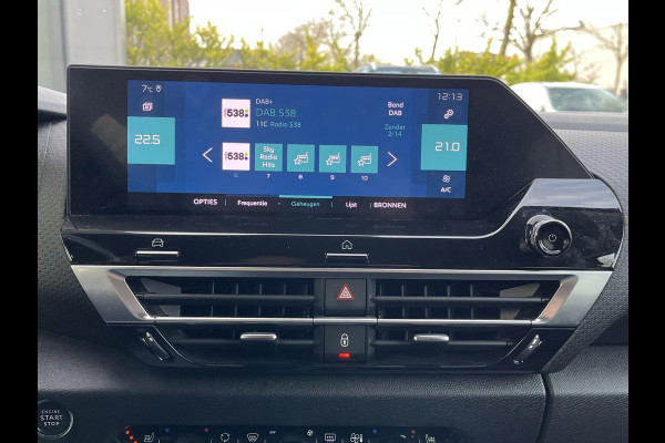 Citroën Ë-C4 Shine 50 kWh SOH 98% 3-FASE LADER | VAN: €19.900 VOOR: €17.877- UW EINDEJAARSVOORDEEL: €2.023| stuur + stoel verwarming | trekhaak | head-up display | Camera | keyles start & go | dodehoek | Rijklaar geleverd met 12 maanden BOVAG-garantie