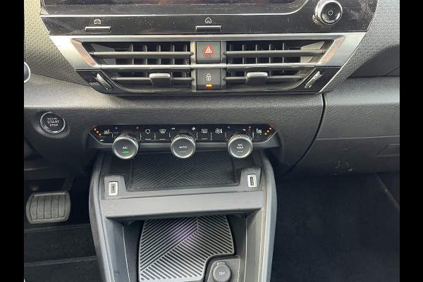 Citroën Ë-C4 Shine 50 kWh SOH 98% 3-FASE LADER | VAN: €19.900 VOOR: €17.877- UW EINDEJAARSVOORDEEL: €2.023| stuur + stoel verwarming | trekhaak | head-up display | Camera | keyles start & go | dodehoek | Rijklaar geleverd met 12 maanden BOVAG-garantie