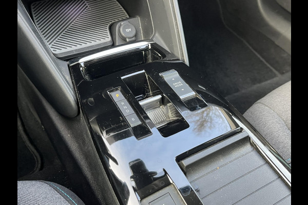 Citroën Ë-C4 Shine 50 kWh SOH 98% 3-FASE LADER | VAN: €19.900 VOOR: €17.877- UW EINDEJAARSVOORDEEL: €2.023| stuur + stoel verwarming | trekhaak | head-up display | Camera | keyles start & go | dodehoek | Rijklaar geleverd met 12 maanden BOVAG-garantie