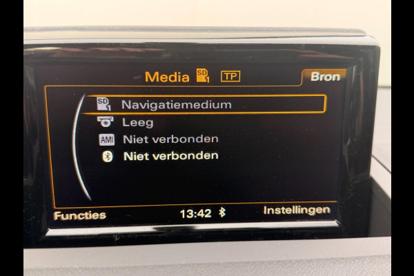 Audi A1 Sportback 1.0 TFSI Sport S line Edition DSG Navigatie 4-Deurs Stoelverw Xenon PDC Cruise