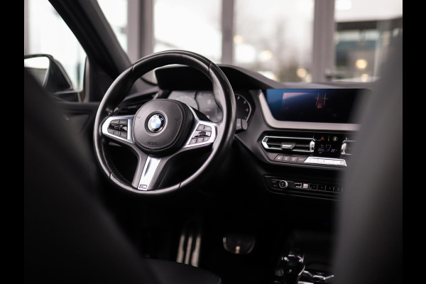 BMW 1-serie 118i High Executive | M-Sport | PDC | LED | Cruise Control