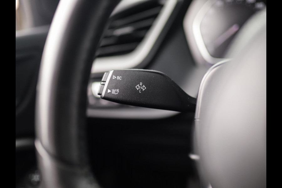 BMW 1-serie 118i High Executive | M-Sport | PDC | LED | Cruise Control