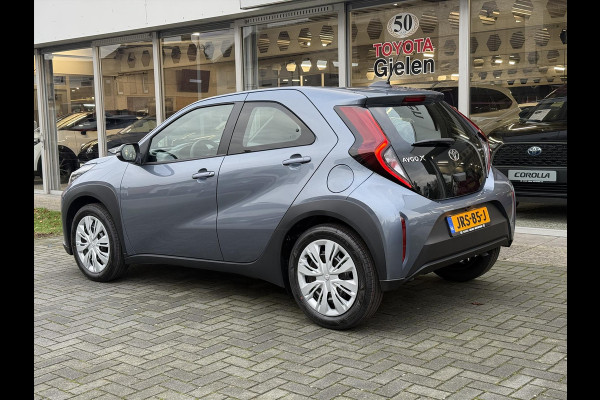 Toyota Aygo X 1.5 Hybrid Play | Celestite grey, Apple CarPlay/Android Auto, Parkeercamera, Adaptive cruise control