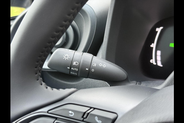 Toyota Aygo X 1.5 Hybrid Play | Celestite grey, Apple CarPlay/Android Auto, Parkeercamera, Adaptive cruise control