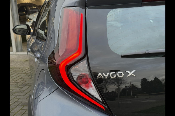 Toyota Aygo X 1.5 Hybrid Play | Celestite grey, Apple CarPlay/Android Auto, Parkeercamera, Adaptive cruise control