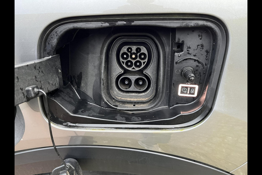 Citroën Ë-C4 Shine 50 kWh SOH 98% 3-FASE LADER | VAN: €19.900 VOOR: €17.877- UW EINDEJAARSVOORDEEL: €2.023| stuur + stoel verwarming | trekhaak | head-up display | Camera | keyles start & go | dodehoek | Rijklaar geleverd met 12 maanden BOVAG-garantie