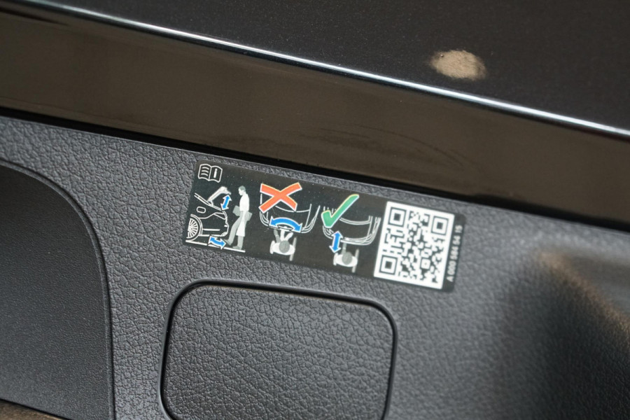 Mercedes-Benz CLA-Klasse Shooting Brake 180 AMG Line *FACELIFT * + 360° / HEAD-UP / BURMESTER / MEMORY