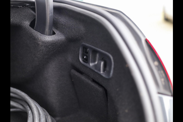 Mercedes-Benz C-Klasse 300 e AMG Line | Leder | Camera | Stoelverw. | Pano