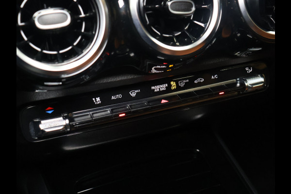 Mercedes-Benz Glb 200 Advantage [SCHUIFKANTELDAK, CRUISE CONTROL, APPLE CARPLAY, ACHTERUITRIJCAMERA, PDC V+A, AUTOMATISCHE AIROC, ELEKTRISCHE ACHTERKLEP, NIEUWSTAAT]