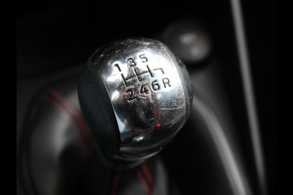 Ford Fiesta 1.0 EcoBoost ST-Line | Navigatie | Climate Control | DAB | Lichtmetalen Velgen | Parkeer sensoren | Cruise Control