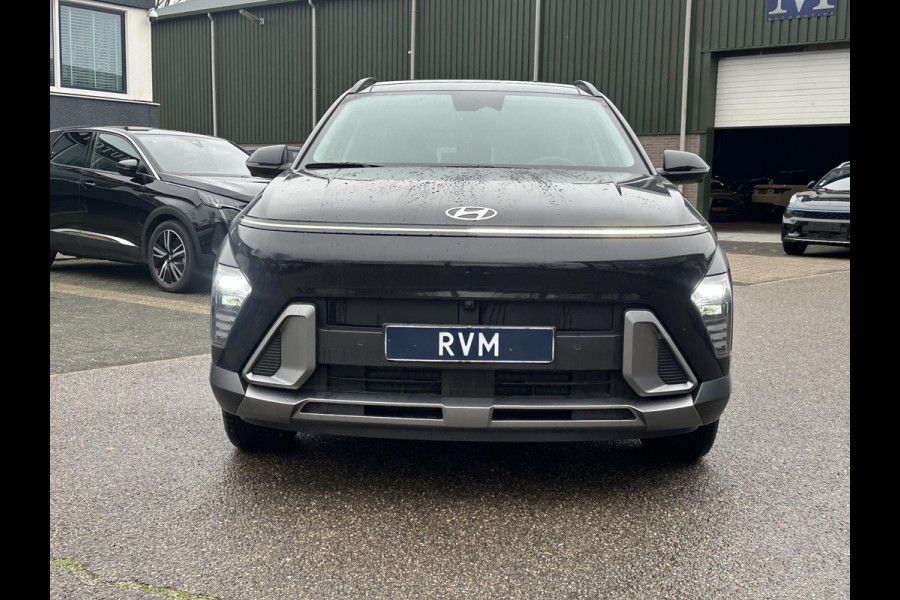 Hyundai Kona 1.6 GDI HEV Premium Sky FULL HYBRID | NIEUWE AUTO MET REGISTRATIE | VOLLE AUTO! | FABR GARANTIE T/M 12-2029| PANO | STOEL VENTILATIE EN VERWARMING| STUUR VERWARMING| SUPER COMPLEET!|