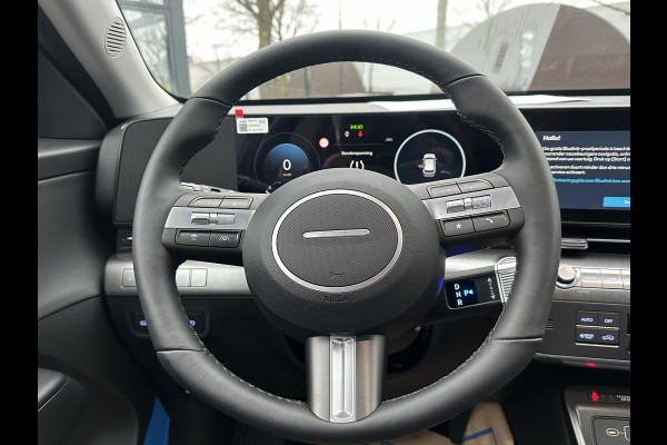 Hyundai Kona 1.6 GDI HEV Premium Sky FULL HYBRID | NIEUWE AUTO MET REGISTRATIE | VOLLE AUTO! | FABR GARANTIE T/M 12-2029| PANO | STOEL VENTILATIE EN VERWARMING| STUUR VERWARMING| SUPER COMPLEET!|