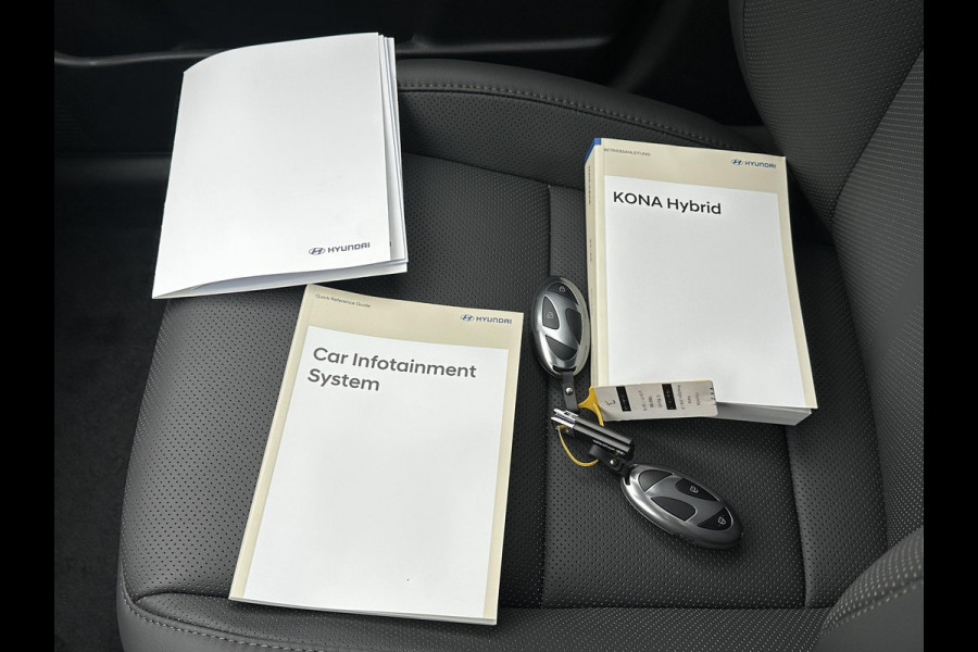 Hyundai Kona 1.6 GDI HEV Premium Sky FULL HYBRID | NIEUWE AUTO MET REGISTRATIE | VOLLE AUTO! | FABR GARANTIE T/M 12-2029| PANO | STOEL VENTILATIE EN VERWARMING| STUUR VERWARMING| SUPER COMPLEET!|