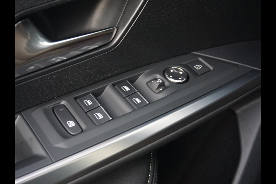 Peugeot 3008 1.2 Hybrid 136 GT Leder interieur | Panoramadak