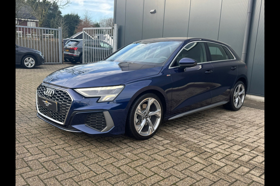 Audi A3 Sportback 30 TFSI S-line edition * Navigatie * Parkeersensoren * Audi Sound *