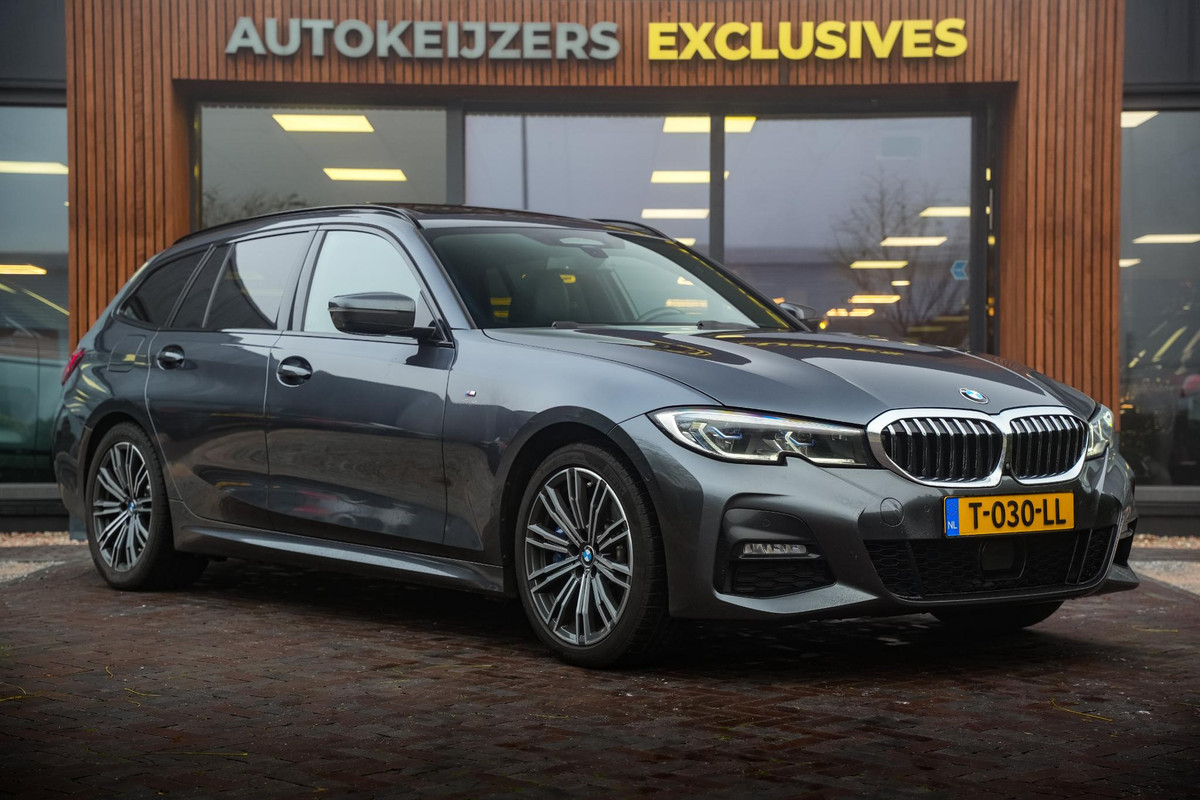 BMW 3 Serie Touring 330e High Executive M Sport Panodak Harman Kardon HUD Leer Alcantara