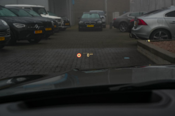 BMW 3 Serie Touring 330e High Executive M Sport Panodak Harman Kardon HUD Leer Alcantara