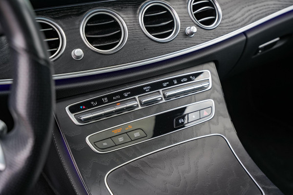 Mercedes-Benz E-Klasse E300 de Panodak Burmester 360 Camera HUD Trekhaak Keyless