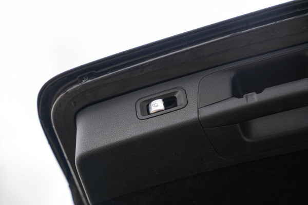 Mercedes-Benz E-Klasse E300 de Panodak Burmester 360 Camera HUD Trekhaak Keyless